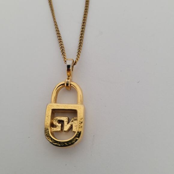 Vintage Nina Ricci NR Lock Pendant Necklace Reighstones 15” Gold Tone Chocker - Picture 5 of 7